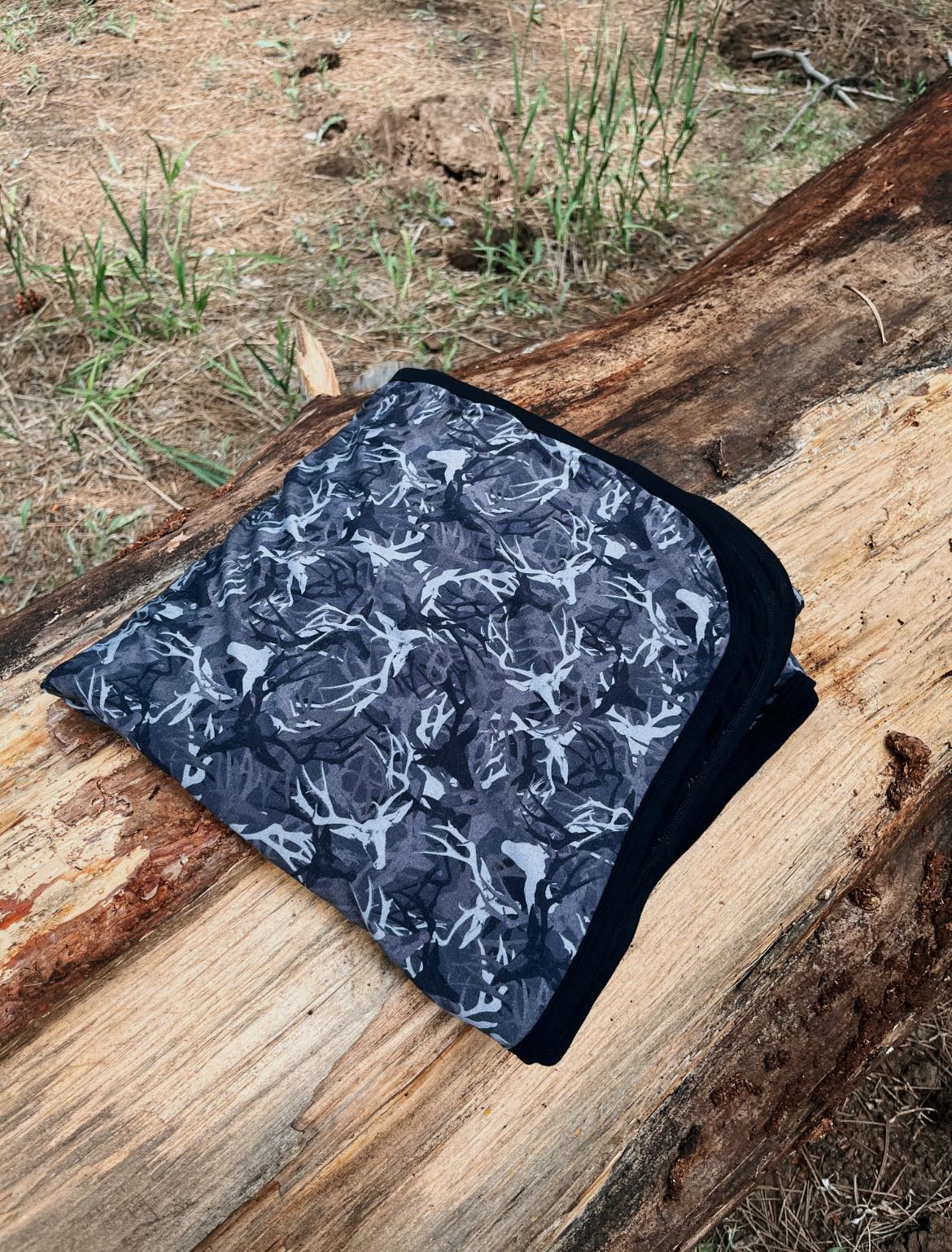 Wild Redz Signature Camo Double Sided Bamboo Blanket | Black